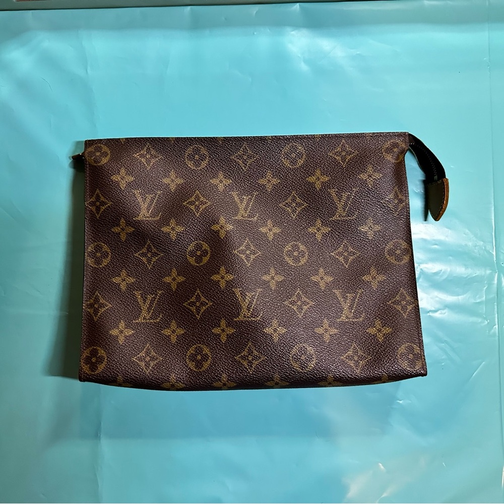 Vintage LV toiletry 26